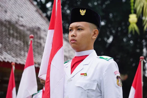 Paskibraka Bendera Indonesia Dengan Bendera Nasional Selama Grebeg Pancasila — Stok Foto