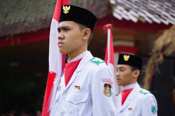 Paskibraka Alfiere Indonesiano Con Bandiera Nazionale Durante Grebeg Pancasila — Foto Stock