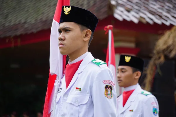 Paskibraka Izamiento Bandera Indonesia Con Bandera Nacional Durante Pancasila Grebeg —  Fotos de Stock