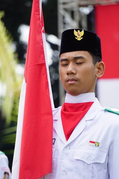 Paskibraka Indonesian Lipunkorottaja Jolla Kansallinen Lippu Grebeg Pancasila Aikana — kuvapankkivalokuva