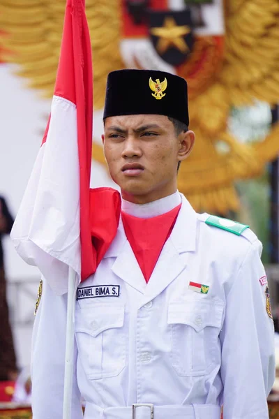 Paskibraka Izamiento Bandera Indonesia Con Bandera Nacional Durante Pancasila Grebeg —  Fotos de Stock