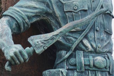 Peta Anıtı 'ndaki keris heykelini kapatın. Keris Endonezya 'nın geleneksel silahlarından biridir.