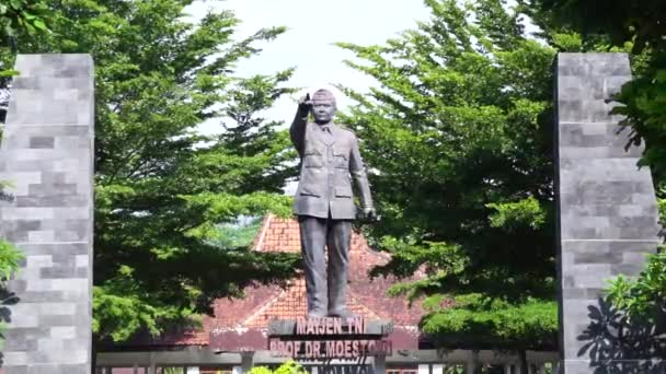 Monumento Moestopo Ngadiluwih Kediri Ele Dos Heróis Indonésios Kediri Java — Vídeo de Stock