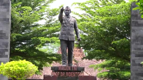 Das Denkmal Von Moestopo Ngadiluwih Kediri Ist Einer Der Indonesischen — Stockvideo