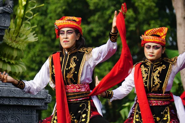 Endonezyalı Dansçı Dünya Dans Gününü Kutlamak Için Remo Dansı Yapıyor — Stok fotoğraf