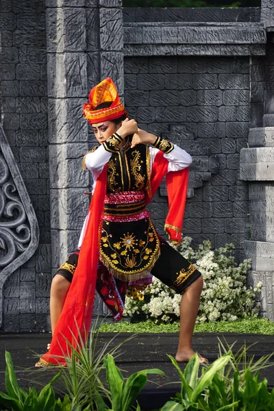 Indonesian Dancer Perform Remo Dance Celebrate World Dance Day — Stockfoto