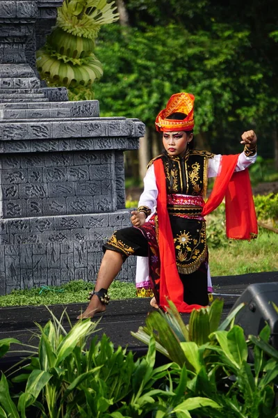 Indonesian Dancer Perform Remo Dance Celebrate World Dance Day — Fotografia de Stock