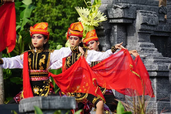Indonesian Dancer Perform Remo Dance Celebrate World Dance Day — Stock Photo, Image