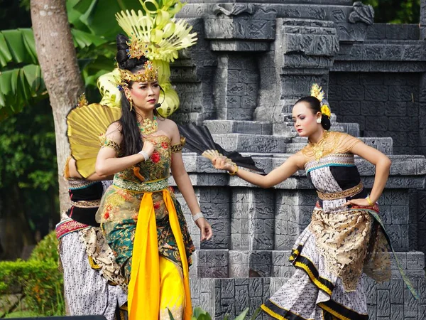 Indonesisch Optreden Mustikaning Putri Utomo Dans Werelddansdag Vieren — Stockfoto