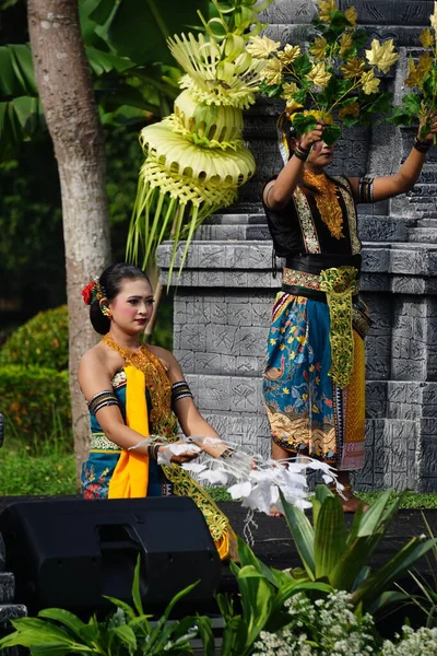 Indonesian Perform Mustikaning Putri Utomo Dance Celebrate World Dance Day — Zdjęcie stockowe