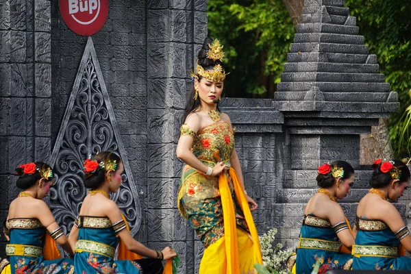 Indonesian Perform Mustikaning Putri Utomo Dance Celebrate World Dance Day — Stock Photo, Image