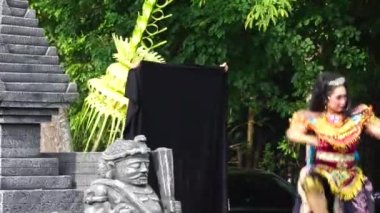 Endonezyalı Mustikaning Putri Utomo dansı yaparak dünya dans gününü kutluyor.