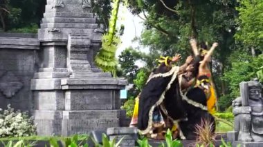 Endonezyalı Mustikaning Putri Utomo dansı yaparak dünya dans gününü kutluyor.