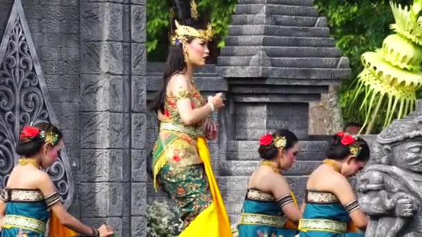 Indonesian Perform Mustikaning Putri Utomo Dance Celebrate World Dance Day — ストック動画