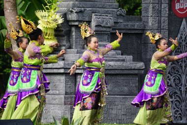 Indonesian perform genjring party dance to celebrate world dance day