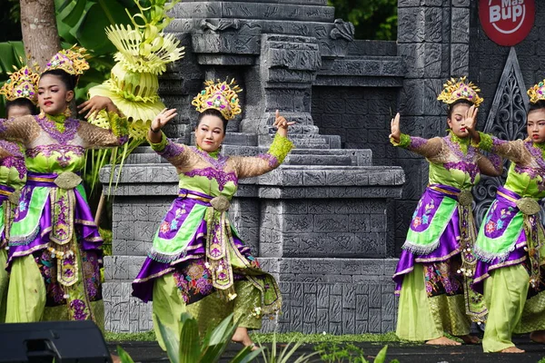 Indonesian Perform Genjring Party Dance Celebrate World Dance Day — Zdjęcie stockowe