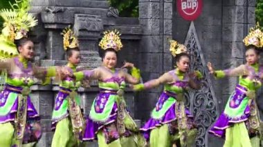 Indonesian perform genjring party dance to celebrate world dance day