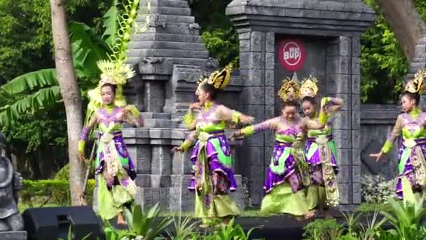 Indonesian Perform Genjring Party Dance Celebrate World Dance Day — Stock Video