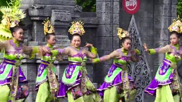 Indonesian Perform Genjring Party Dance Celebrate World Dance Day — Stockvideo