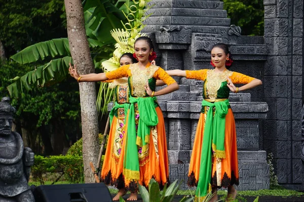 Indonesian Perform Loh Jinawi Dance Celebrate World Dance Day — Stok fotoğraf