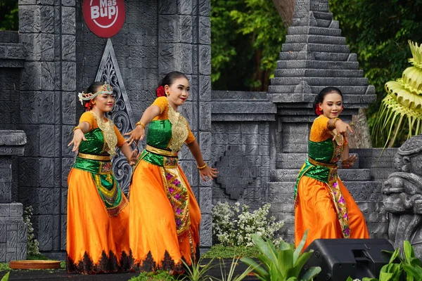 Indonesian Perform Loh Jinawi Dance Celebrate World Dance Day —  Fotos de Stock