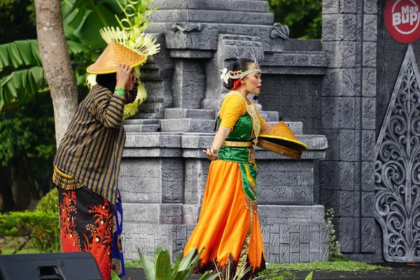 Indonesian Perform Loh Jinawi Dance Celebrate World Dance Day — Zdjęcie stockowe