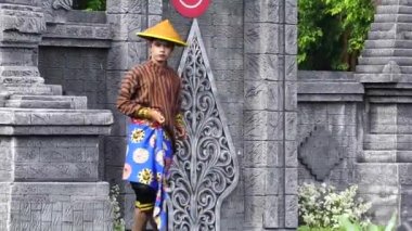 Indonesian perform loh jinawi dance to celebrate world dance day