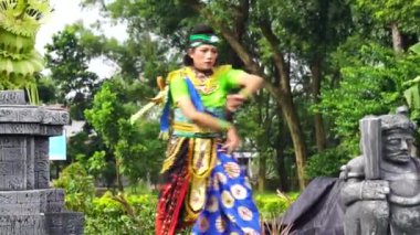 Indonesian perform loh jinawi dance to celebrate world dance day