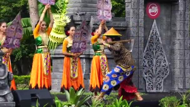 Indonesian Perform Loh Jinawi Dance Celebrate World Dance Day — kuvapankkivideo