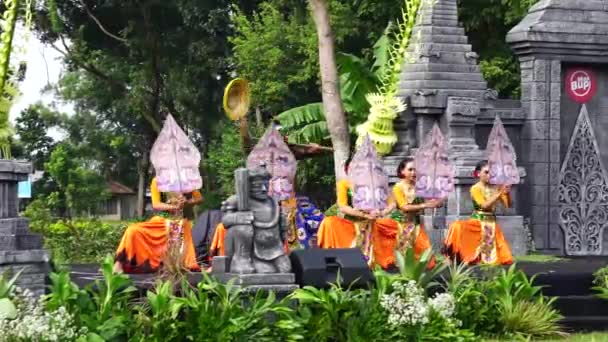 Indonesian Perform Loh Jinawi Dance Celebrate World Dance Day — Stok video