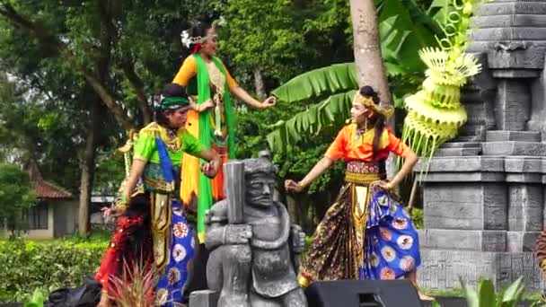 Індонезійський Танець Джинаві Щоб Відсвяткувати Світовий День Танцю — стокове відео