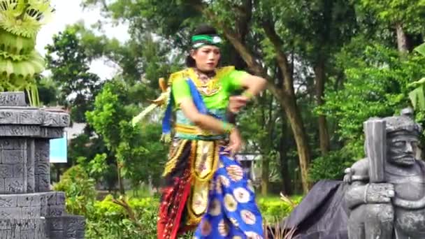 Indonesian Perform Loh Jinawi Dance Celebrate World Dance Day — стоковое видео