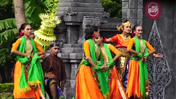 Indonesian Perform Loh Jinawi Dance Celebrate World Dance Day — Αρχείο Βίντεο