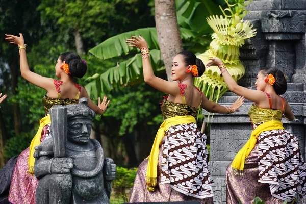 Ινδονησιακή Εκτελέσει Gambang Tayub Χορό Για Τιμήσει Την Παγκόσμια Ημέρα — Φωτογραφία Αρχείου