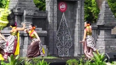 Indonesian perform gambang tayub dance to commemorate world dance day