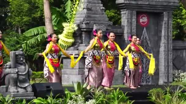 Indonesian Perform Gambang Tayub Dance Commemorate World Dance Day — Vídeos de Stock