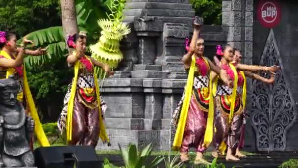 Indonesian Perform Gambang Tayub Dance Commemorate World Dance Day — Video