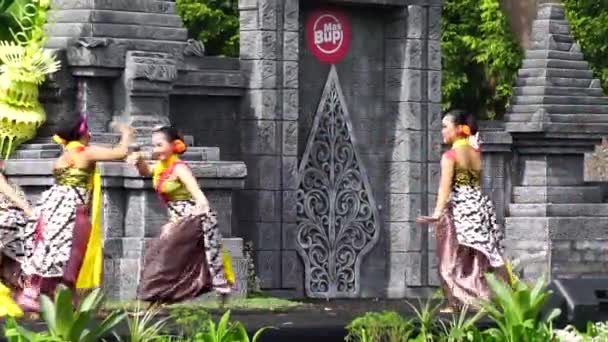 Indonesian Perform Gambang Tayub Dance Commemorate World Dance Day — Stock videók