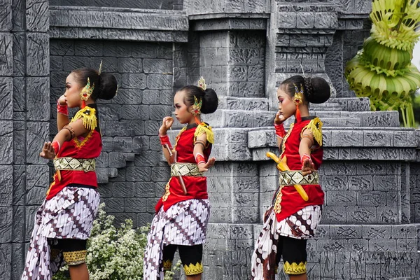 Indonesian Perform Ladrang Mangungkung Dance Celebrate World Dance Day — Foto Stock