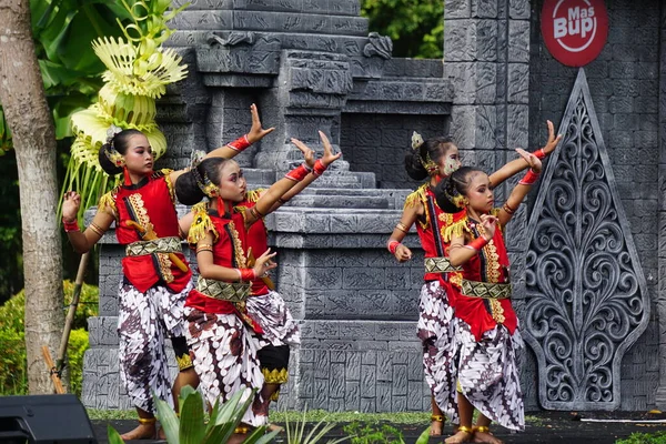 Indonesian Perform Ladrang Mangungkung Dance Celebrate World Dance Day — Zdjęcie stockowe