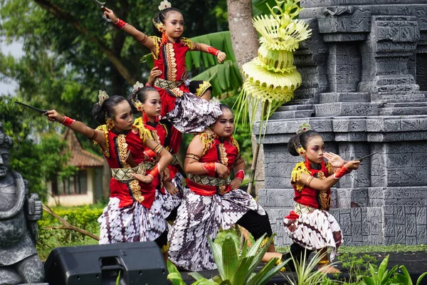 Indonesian Perform Ladrang Mangungkung Dance Celebrate World Dance Day — Fotografia de Stock