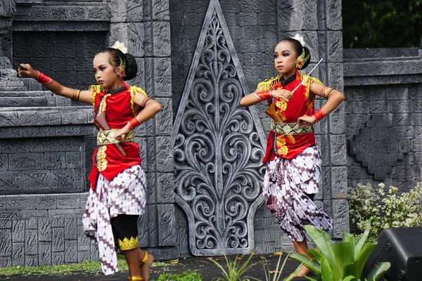 Индонезийцы Исполняют Танец Ладранг Мангунгкунг Честь Всемирного Дня Танца — стоковое фото