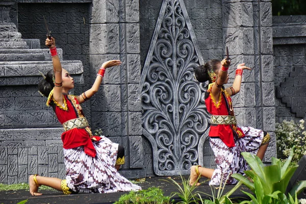 Indonesian Perform Ladrang Mangungkung Dance Celebrate World Dance Day — Stock Photo, Image