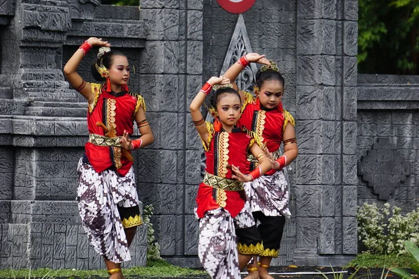 Indonesian Perform Ladrang Mangungkung Dance Celebrate World Dance Day — Zdjęcie stockowe