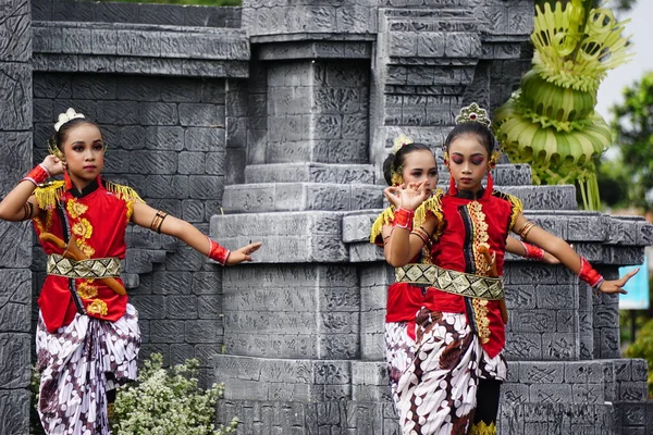 Indonesian Perform Ladrang Mangungkung Dance Celebrate World Dance Day — Zdjęcie stockowe