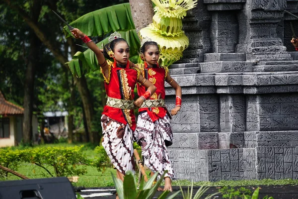 Indonesian Perform Ladrang Mangungkung Dance Celebrate World Dance Day — Zdjęcie stockowe