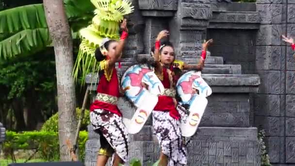 Indonesian Perform Ladrang Mangungkung Dance Celebrate World Dance Day — Stok Video