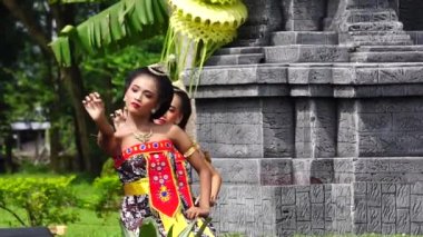 Indonesian perform beksan kartini dance to celebrate world dance day