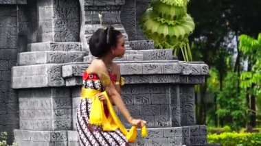 Indonesian perform beksan kartini dance to celebrate world dance day
