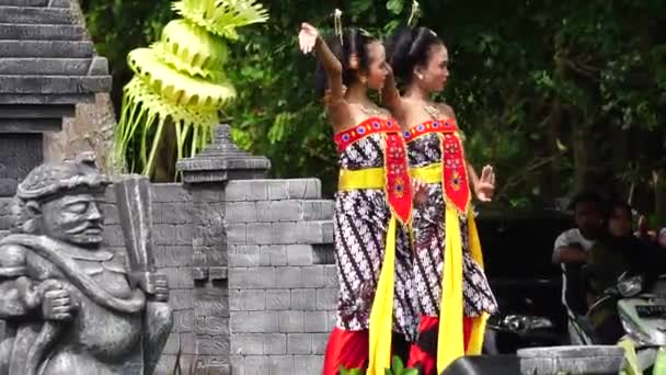Indonesian Perform Beksan Kartini Dance Celebrate World Dance Day — Stock video
